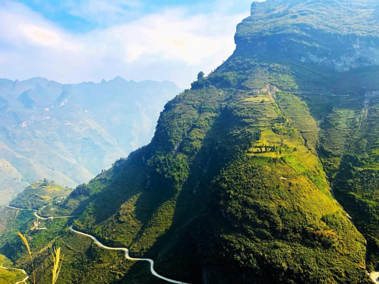 Rocks Ha Giang Hostel & Tour Eksteriør billede