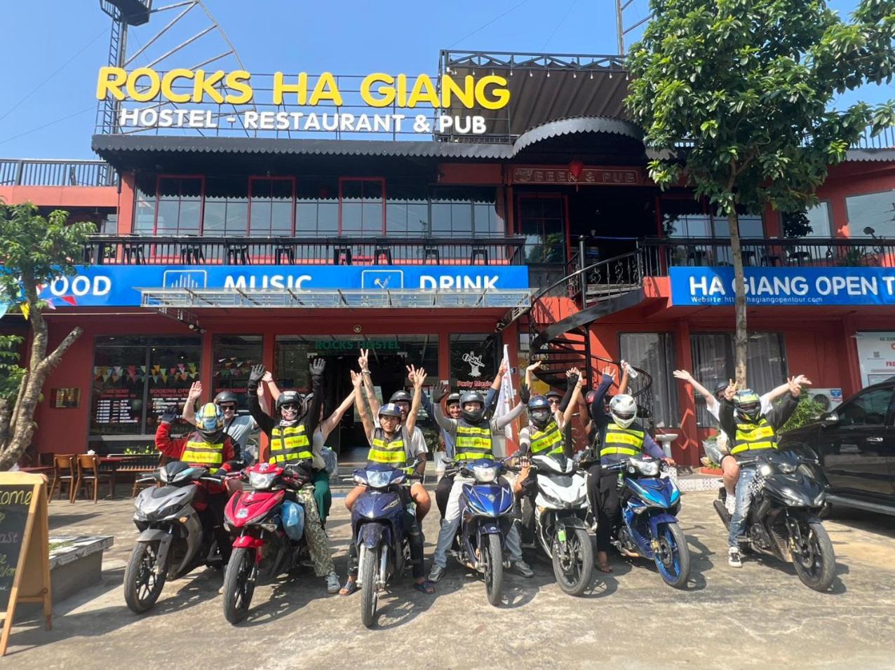 Rocks Ha Giang Hostel & Tour Eksteriør billede